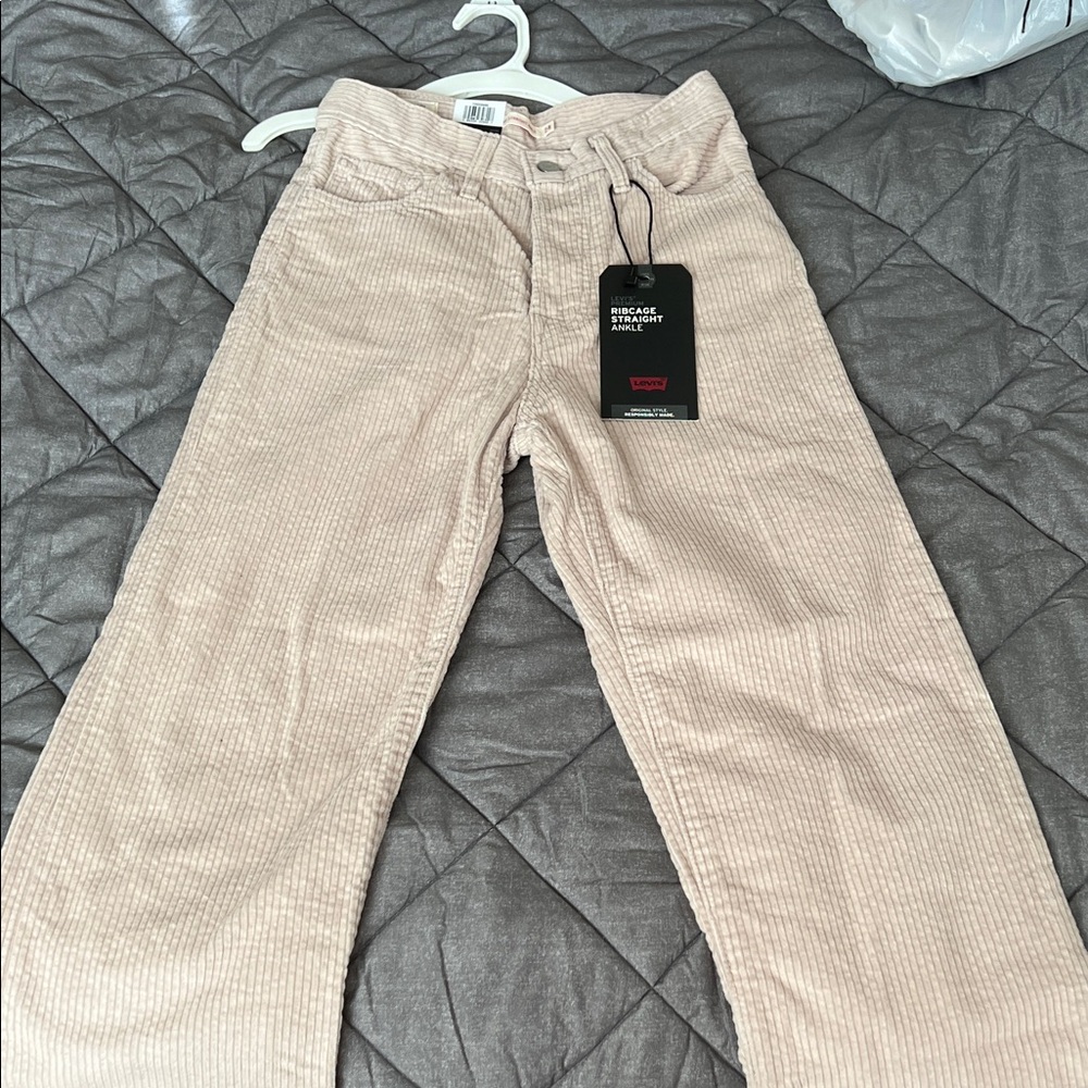Levi’s Ribcage Straight Corduroy NWT